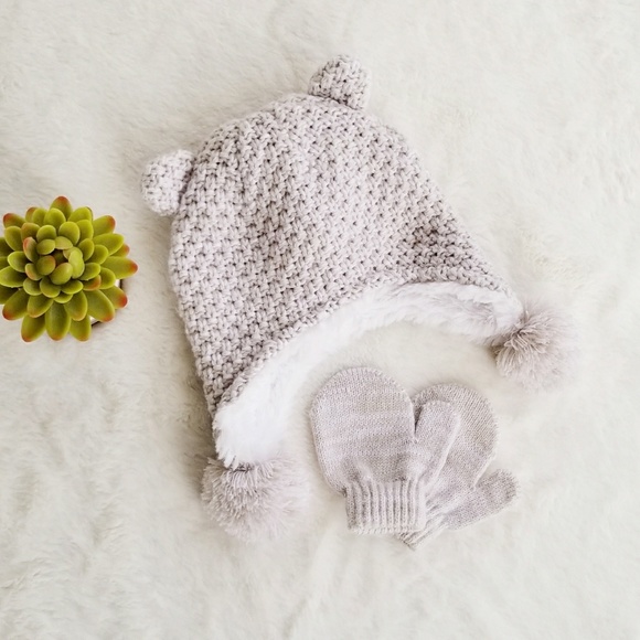 Other - NWOT Baby Girl's Knit Pom Pom Hat & Mittens